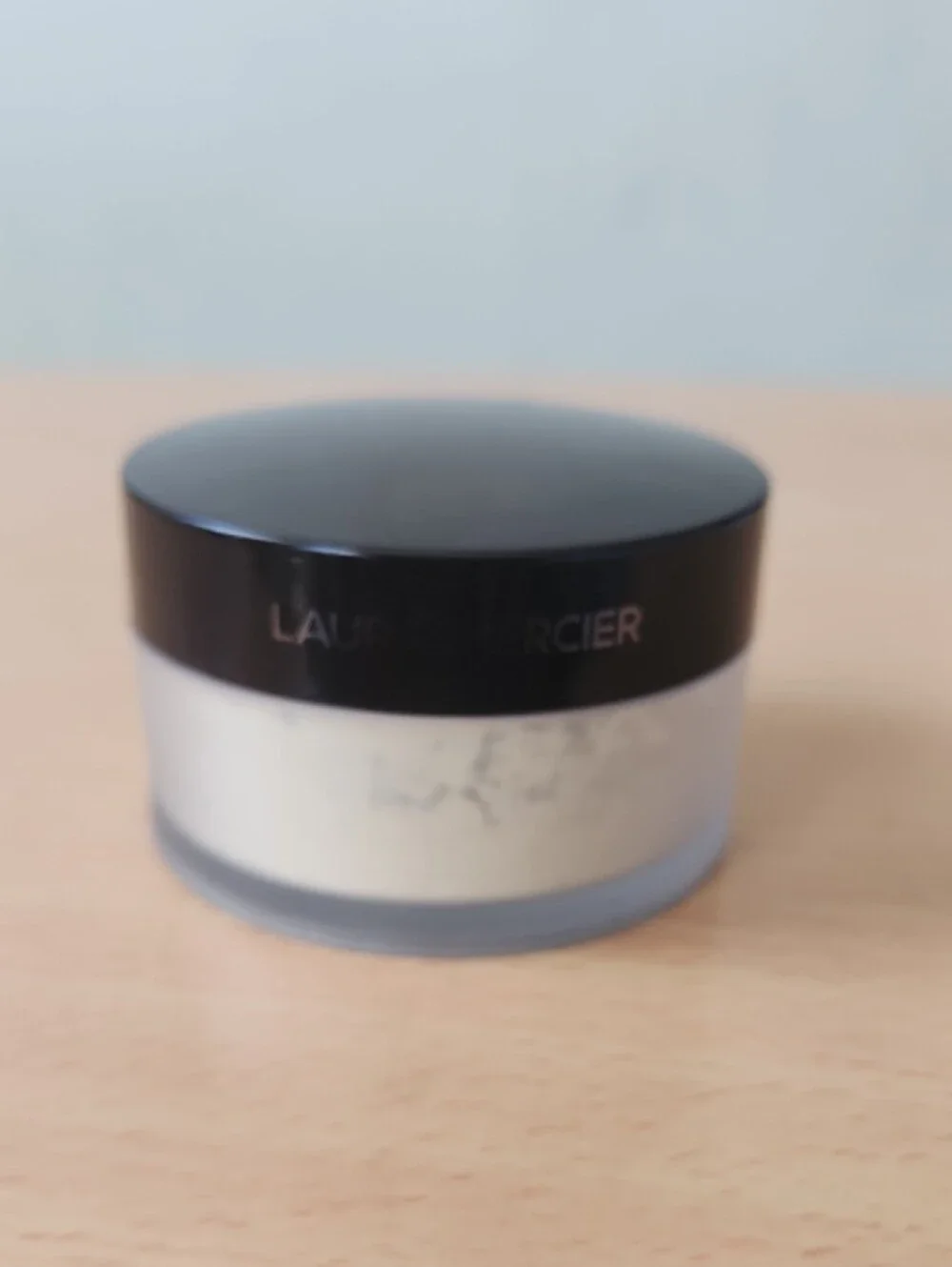laura mercier Loose Setting Powder in White-Cream Jar. New Without Box